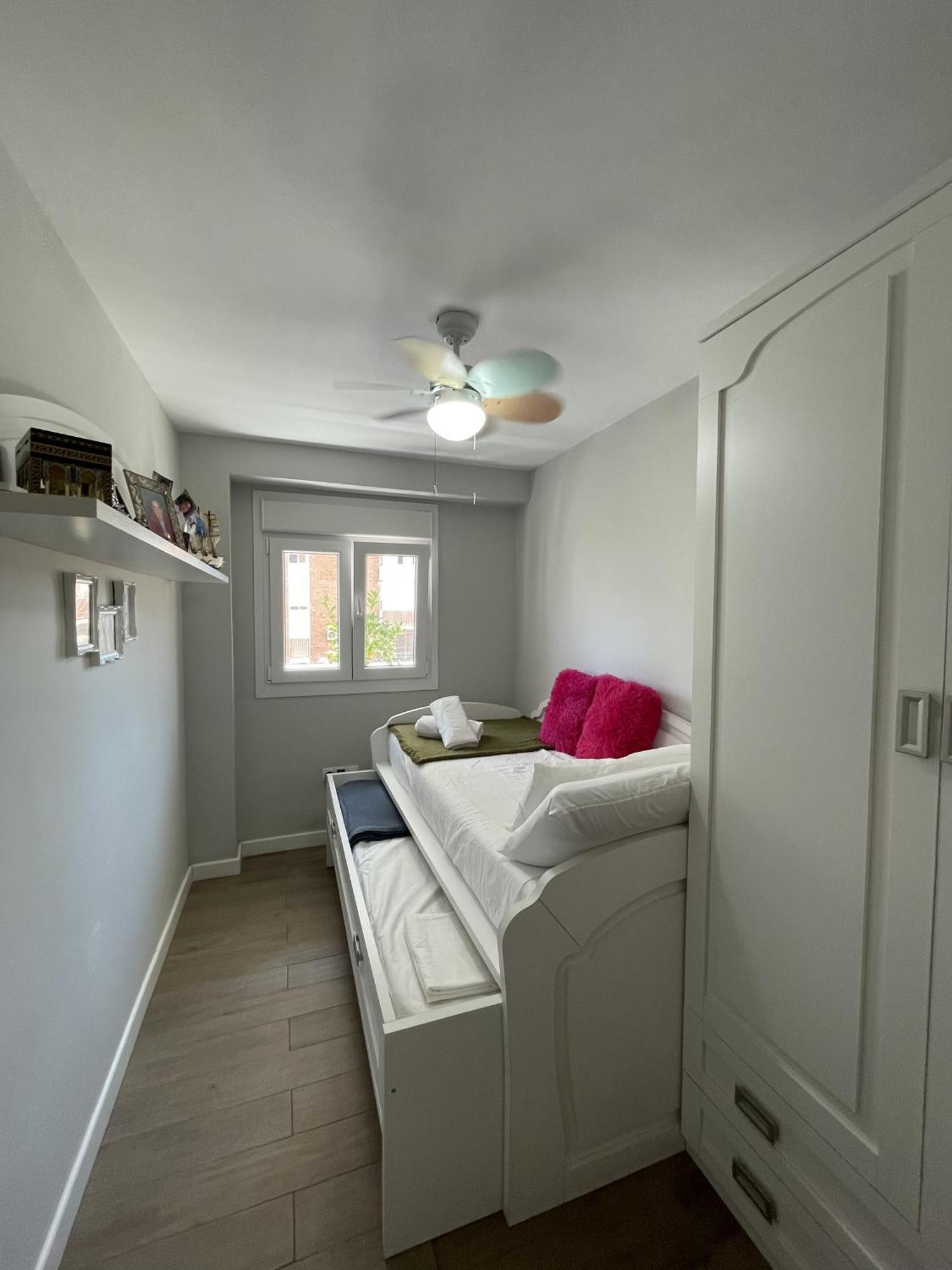 Cozy Room In Stylish Flat Just Steps From The Beach Cádiz Buitenkant foto