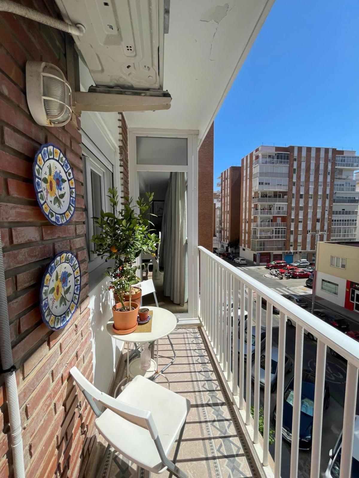Cozy Room In Stylish Flat Just Steps From The Beach Cádiz Buitenkant foto