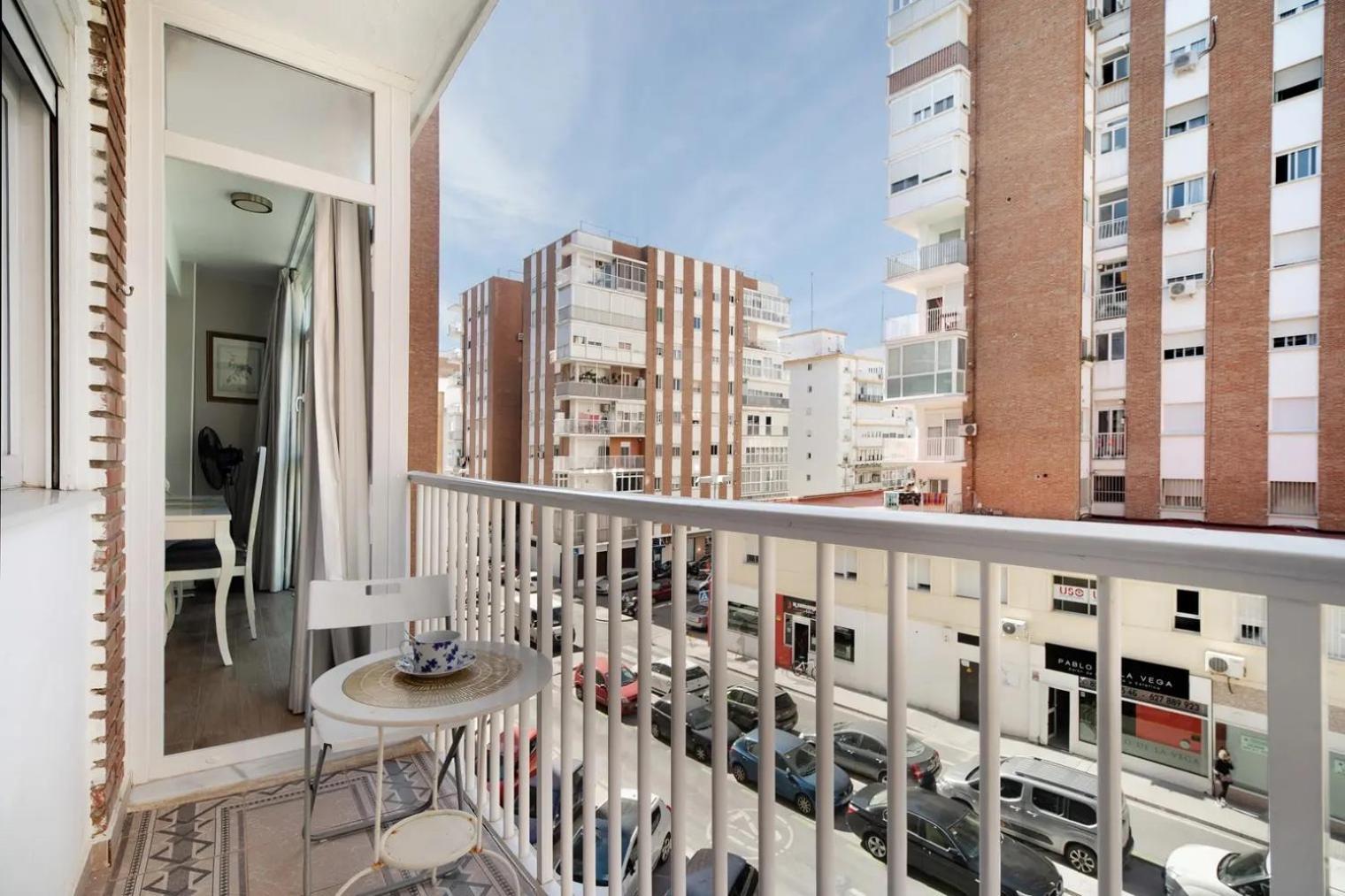 Cozy Room In Stylish Flat Just Steps From The Beach Cádiz Buitenkant foto