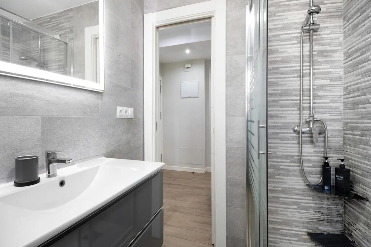 Cozy Room In Stylish Flat Just Steps From The Beach Cádiz Buitenkant foto