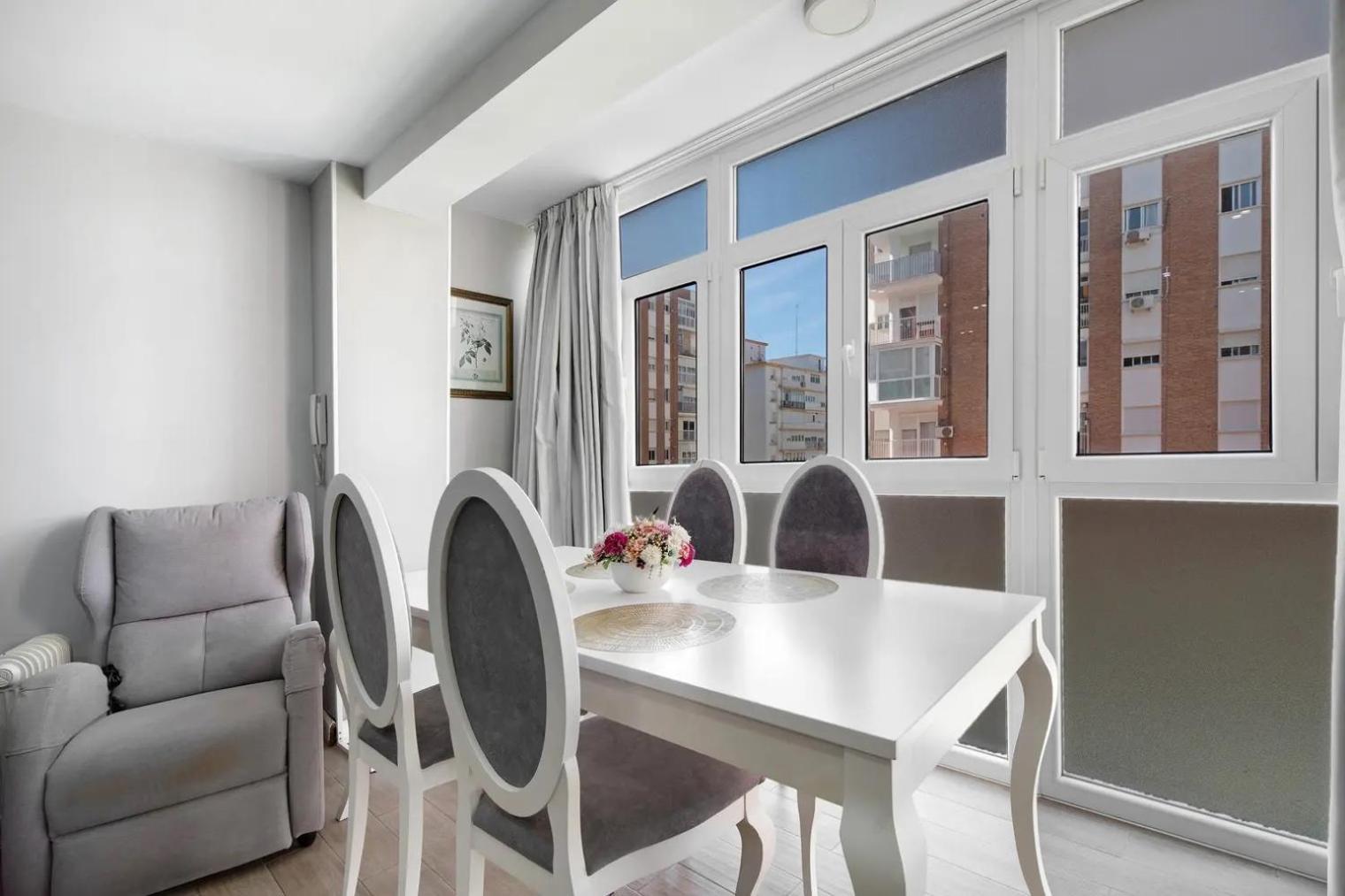 Cozy Room In Stylish Flat Just Steps From The Beach Cádiz Buitenkant foto
