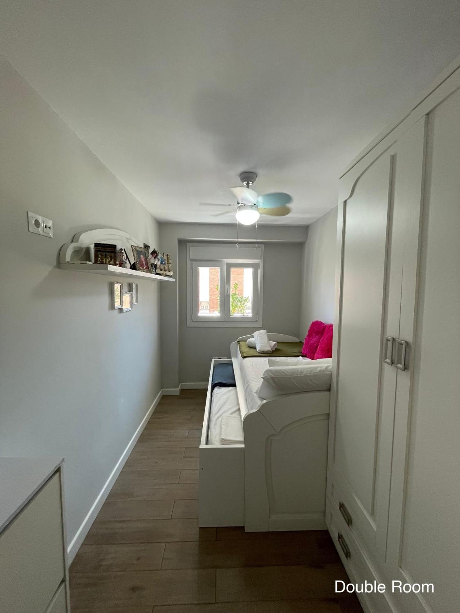 Cozy Room In Stylish Flat Just Steps From The Beach Cádiz Buitenkant foto
