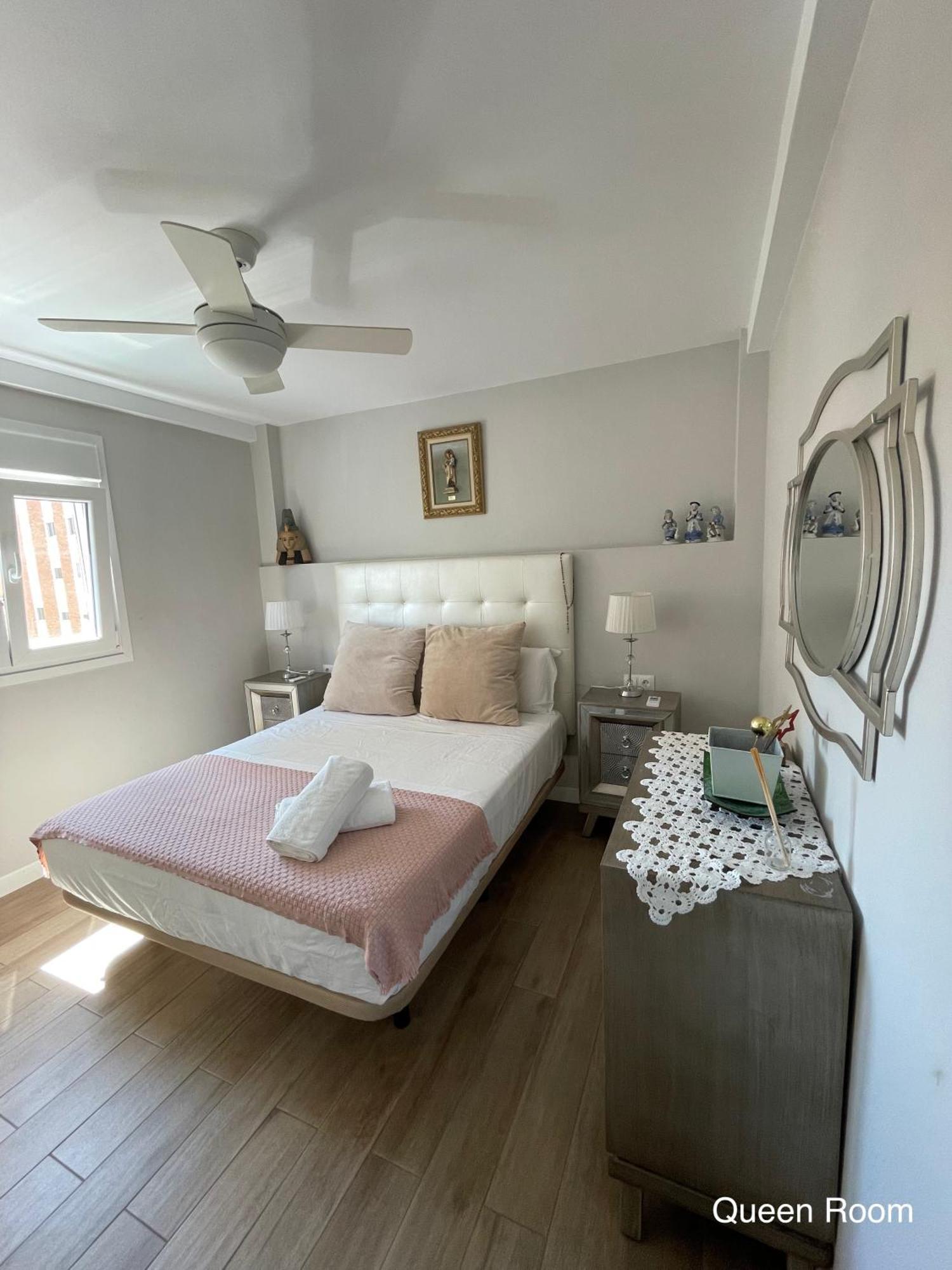 Cozy Room In Stylish Flat Just Steps From The Beach Cádiz Buitenkant foto