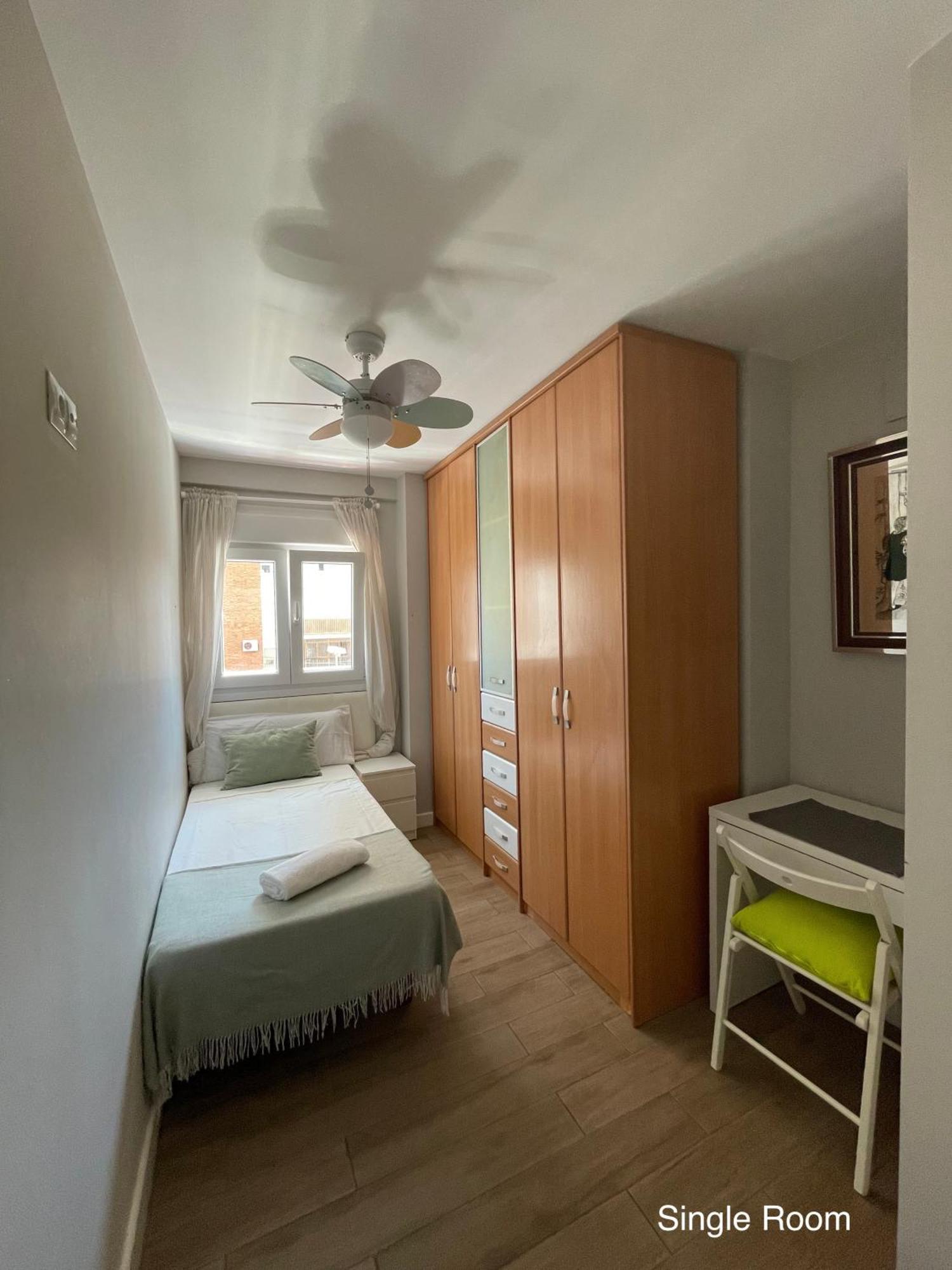Cozy Room In Stylish Flat Just Steps From The Beach Cádiz Buitenkant foto