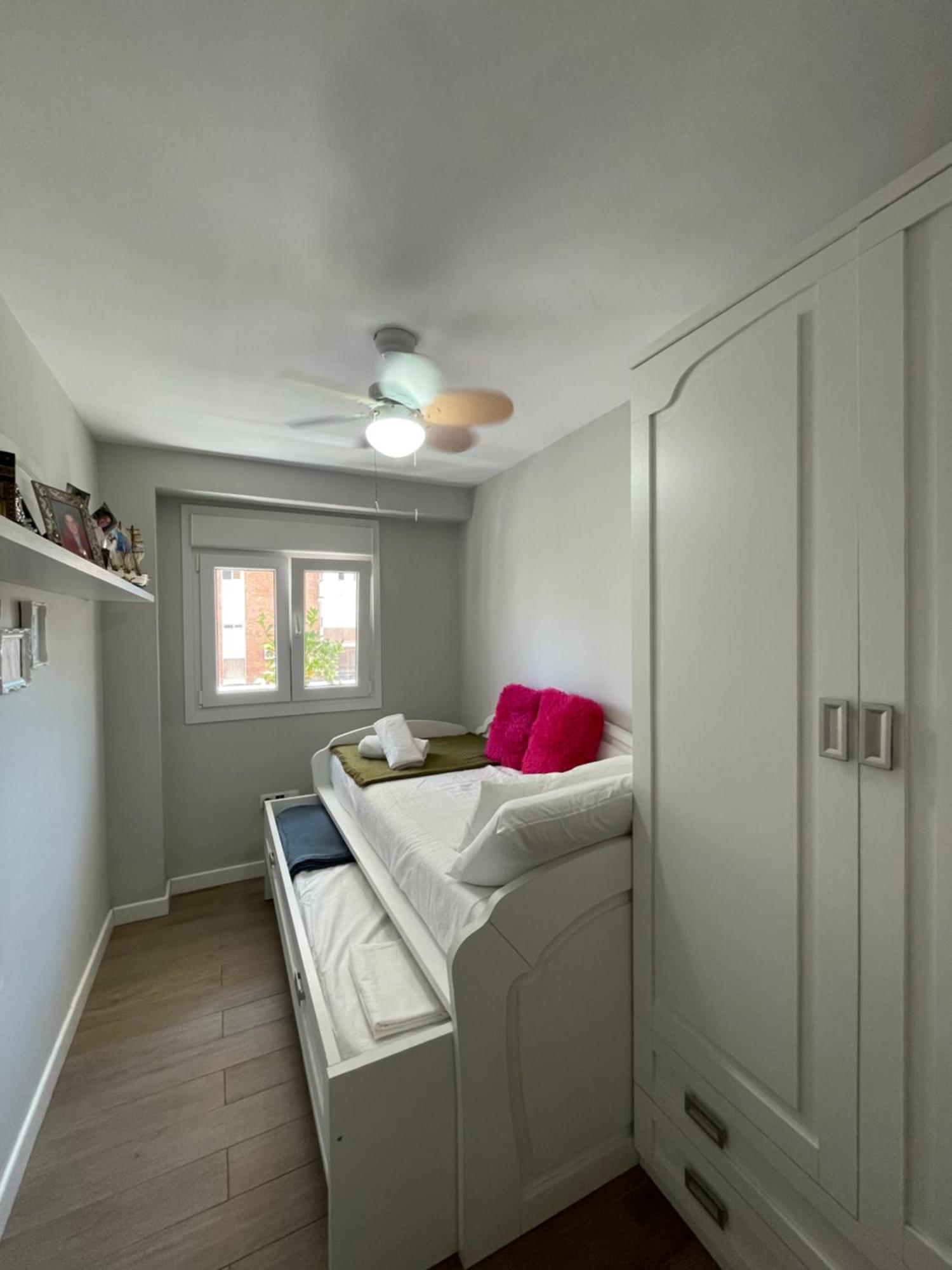 Cozy Room In Stylish Flat Just Steps From The Beach Cádiz Kamer foto